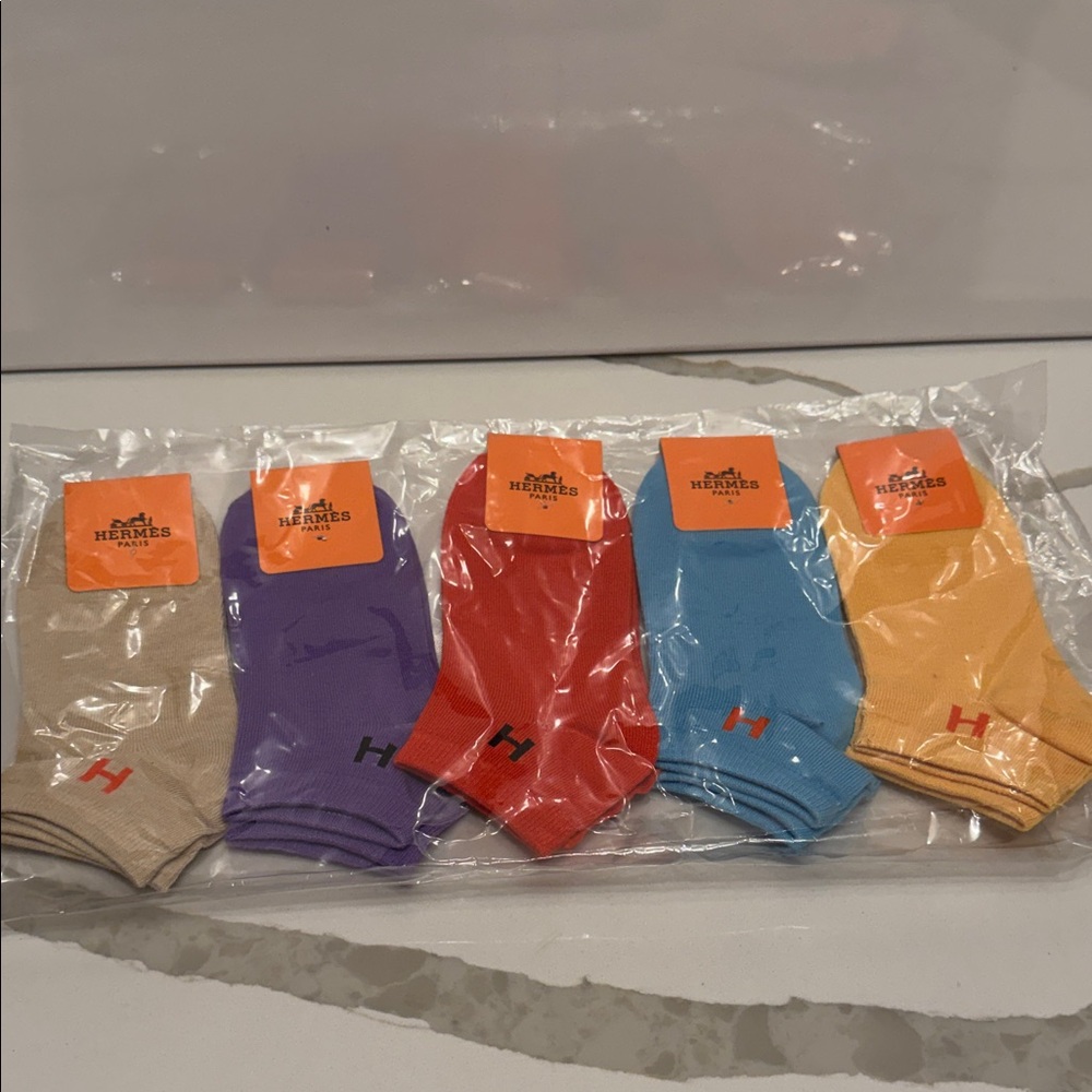 ✅ PRICE IS FIRM ✅ Fashion Women’s Multicolor Socks Set of 5